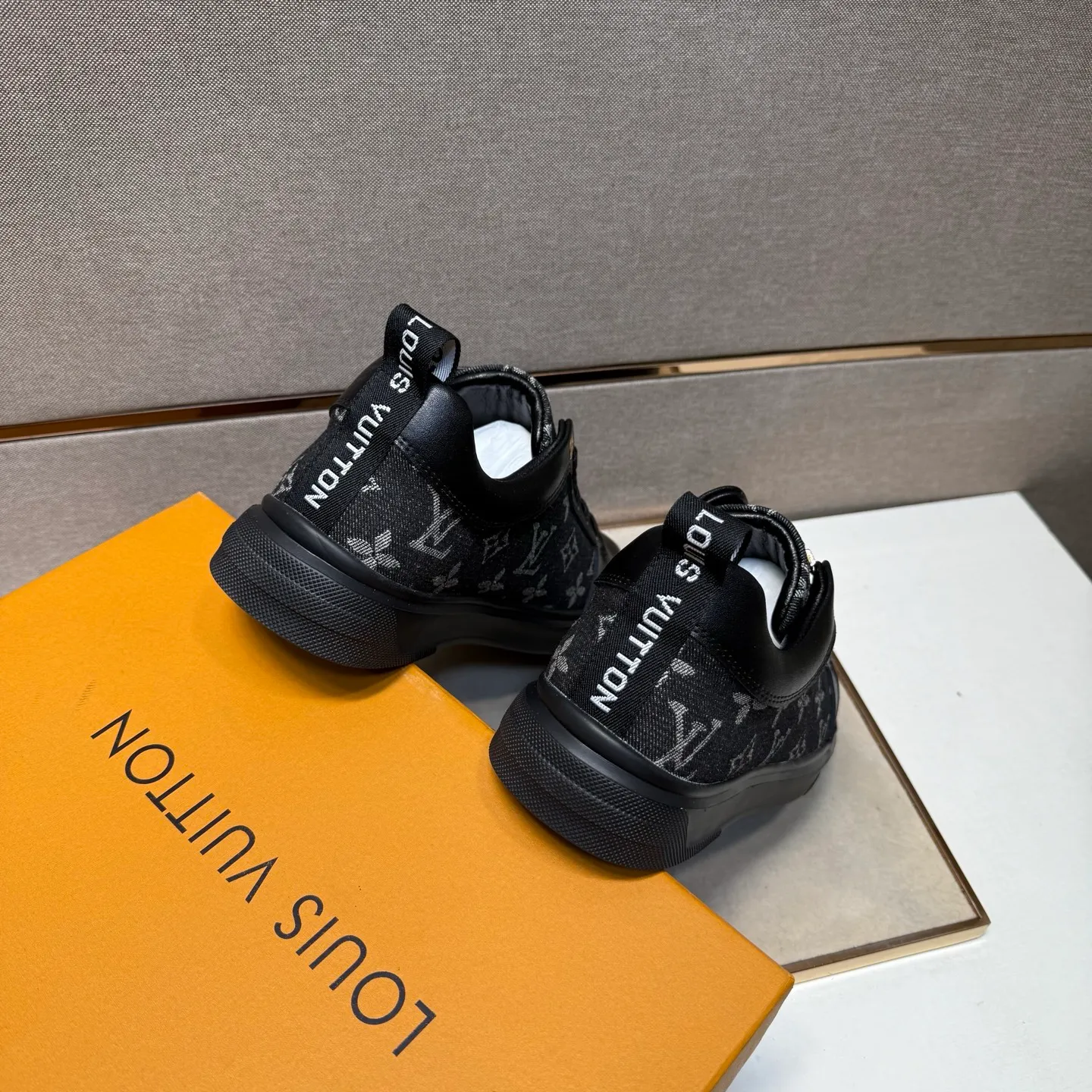 ⬛️Men's shoes 💰p400 [LV～] Men's casual shoes 2025z cabinet sales simultaneously 🔶Size: 38-44#️⃣ 🔷3 colors🔜The upper is made of multi-material splicing ➕Genuine leather lining, comfortable and breathable, sole: original comfortable and wear-resistant outsole, ⚠️real thing📱photographed🎬real thing is better📢📢📢